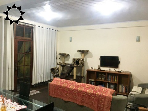 Casa à venda com 3 quartos, 221m² - Foto 2