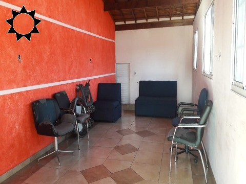 Casa à venda com 3 quartos, 200m² - Foto 1