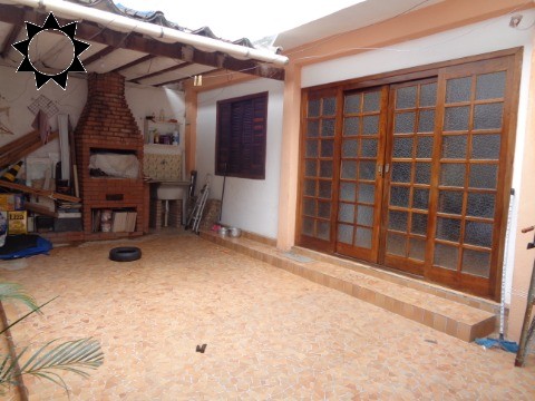 Casa à venda com 2 quartos, 250m² - Foto 4