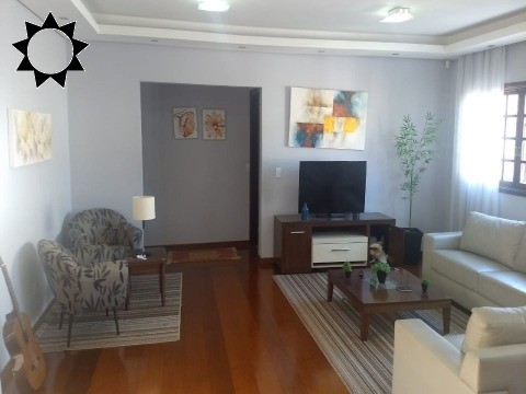 Casa à venda com 3 quartos, 181m² - Foto 1