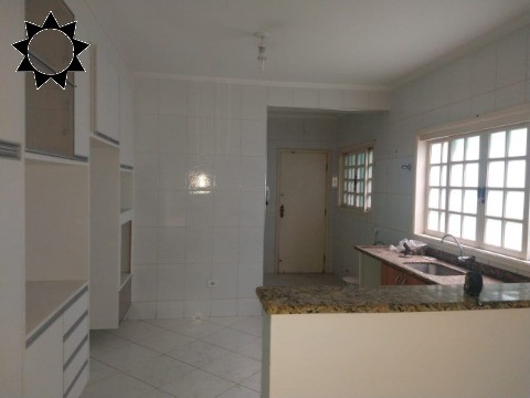 Casa à venda com 3 quartos, 240m² - Foto 1