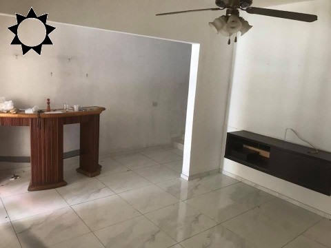 Casa à venda com 7 quartos, 127m² - Foto 1