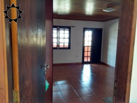 Casa à venda com 3 quartos, 200m² - Foto 1