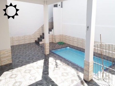 Casa à venda com 3 quartos, 140m² - Foto 1