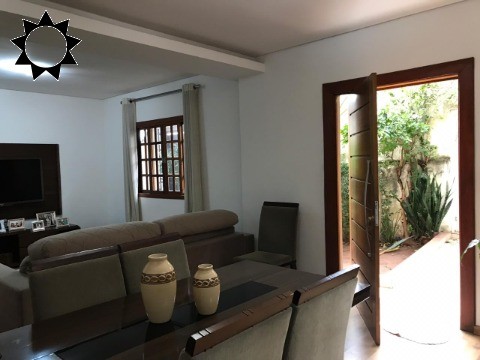 Casa à venda com 3 quartos, 200m² - Foto 4