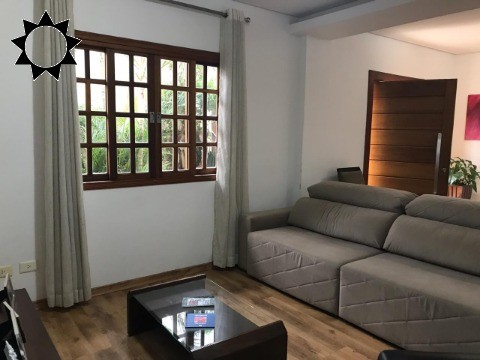 Casa à venda com 3 quartos, 200m² - Foto 1