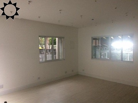 Casa à venda com 2 quartos, 186m² - Foto 1