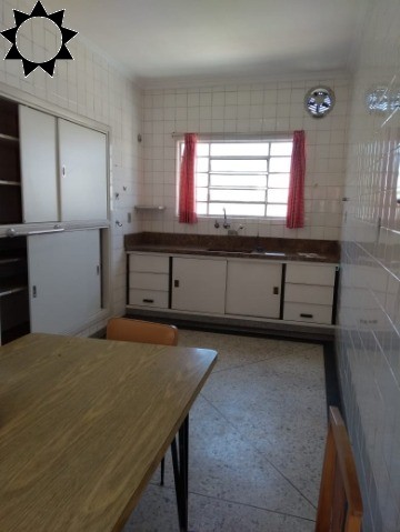 Casa à venda com 2 quartos, 210m² - Foto 1