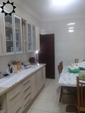 Casa à venda com 3 quartos, 220m² - Foto 1