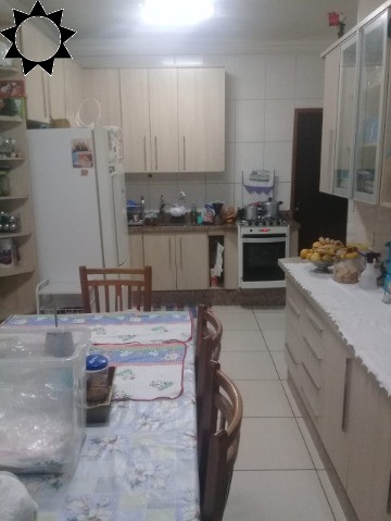 Casa à venda com 3 quartos, 220m² - Foto 17