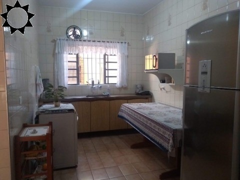 Casa à venda com 2 quartos, 206m² - Foto 2