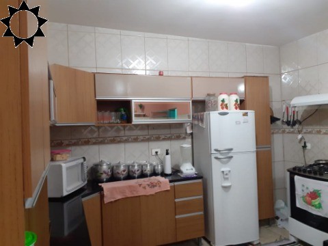 Casa à venda com 4 quartos, 90m² - Foto 2