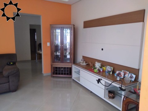 Casa à venda com 3 quartos, 340m² - Foto 1