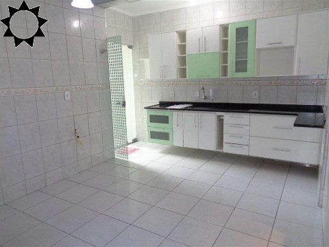 Casa à venda e aluguel com 3 quartos, 110m² - Foto 4