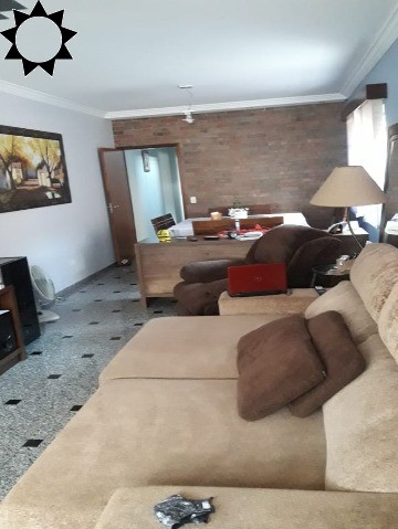 Casa à venda com 4 quartos, 240m² - Foto 1