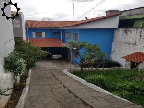 Casa à venda com 4 quartos, 246m² - Foto 2