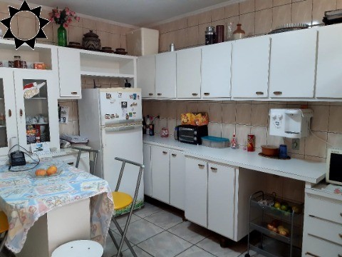 Casa à venda com 3 quartos, 163m² - Foto 1