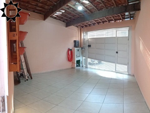 Casa à venda com 4 quartos, 128m² - Foto 2