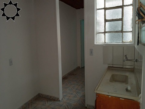 Casa à venda com 2 quartos, 100m² - Foto 1