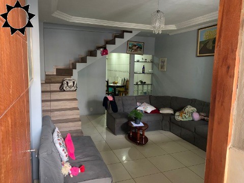 Casa à venda com 3 quartos, 100m² - Foto 1