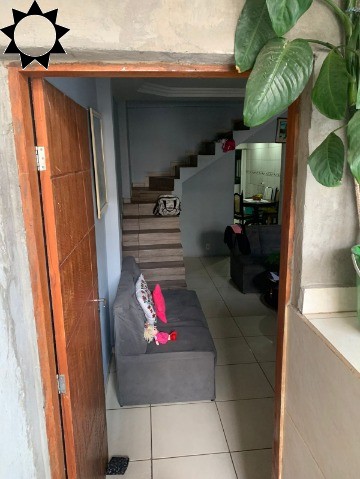 Casa à venda com 3 quartos, 100m² - Foto 2