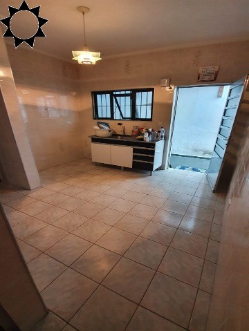 Casa à venda com 2 quartos, 130m² - Foto 2