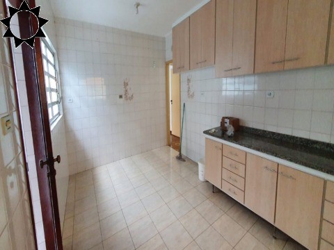 Casa à venda com 4 quartos, 180m² - Foto 1