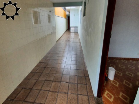 Casa à venda com 4 quartos, 180m² - Foto 2