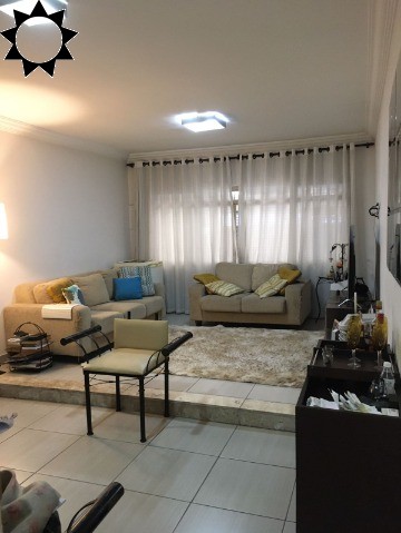 Casa à venda com 2 quartos, 150m² - Foto 1