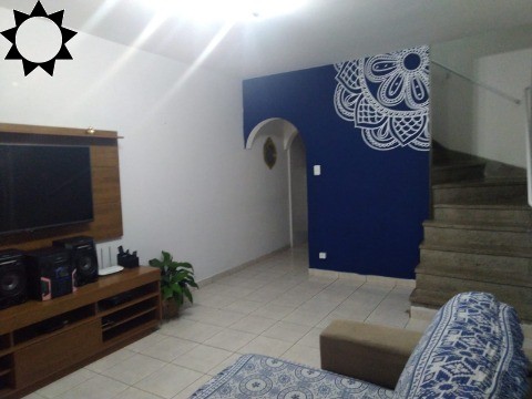 Casa à venda com 3 quartos, 191m² - Foto 1