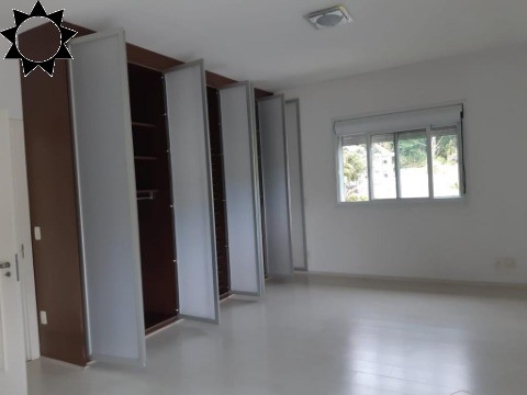 Casa para alugar com 4 quartos, 700m² - Foto 13