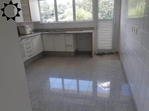 Casa para alugar com 4 quartos, 700m² - Foto 4