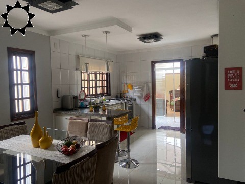 Casa à venda com 3 quartos, 167m² - Foto 2