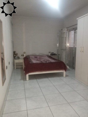 Casa à venda com 2 quartos, 80m² - Foto 1