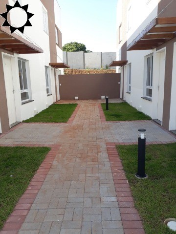 Casa à venda com 2 quartos, 48m² - Foto 1