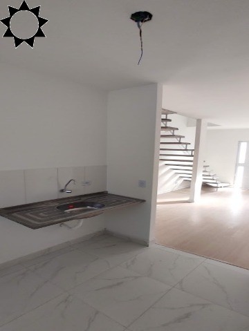 Casa à venda com 2 quartos, 60m² - Foto 4