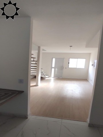 Casa à venda com 2 quartos, 60m² - Foto 3