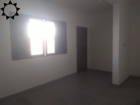 Casa à venda com 2 quartos, 238m² - Foto 1