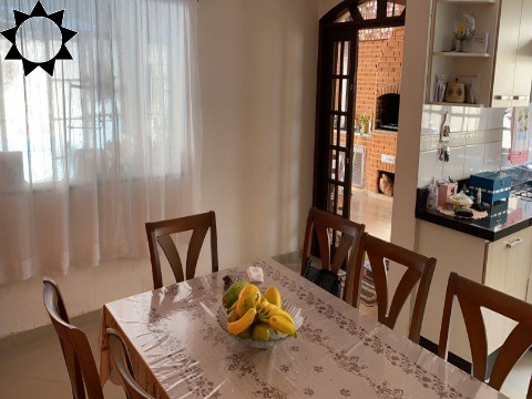 Casa à venda com 5 quartos, 220m² - Foto 9