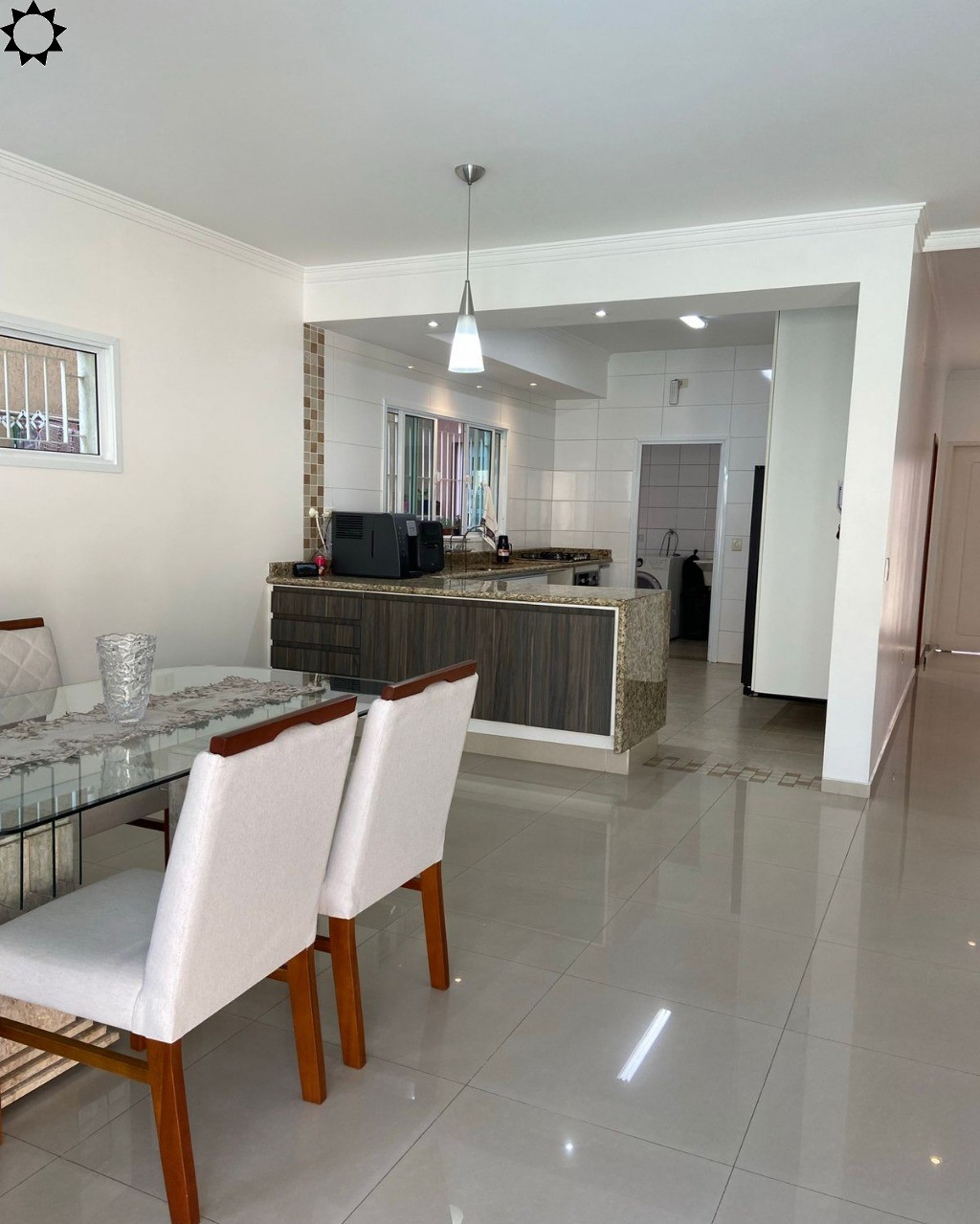 Casa à venda com 3 quartos, 240m² - Foto 1