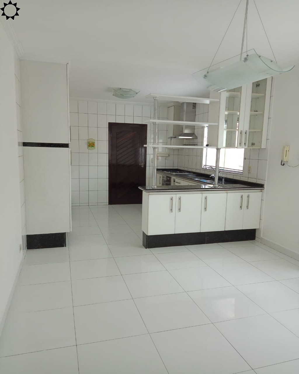 Casa para alugar com 3 quartos, 180m² - Foto 1