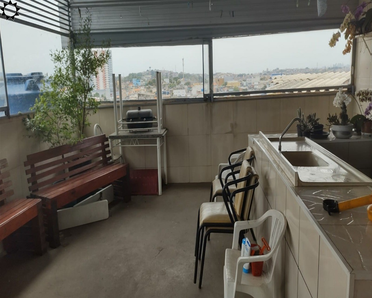 Casa à venda com 3 quartos, 300m² - Foto 1