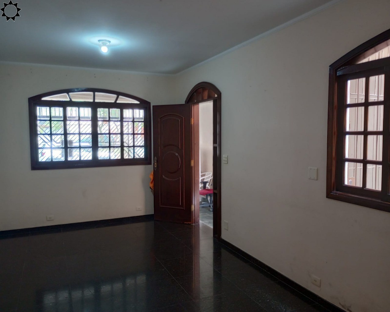 Casa à venda com 3 quartos, 121m² - Foto 1