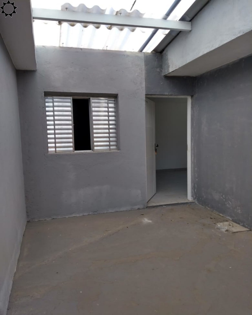 Casa à venda com 2 quartos, 250m² - Foto 1