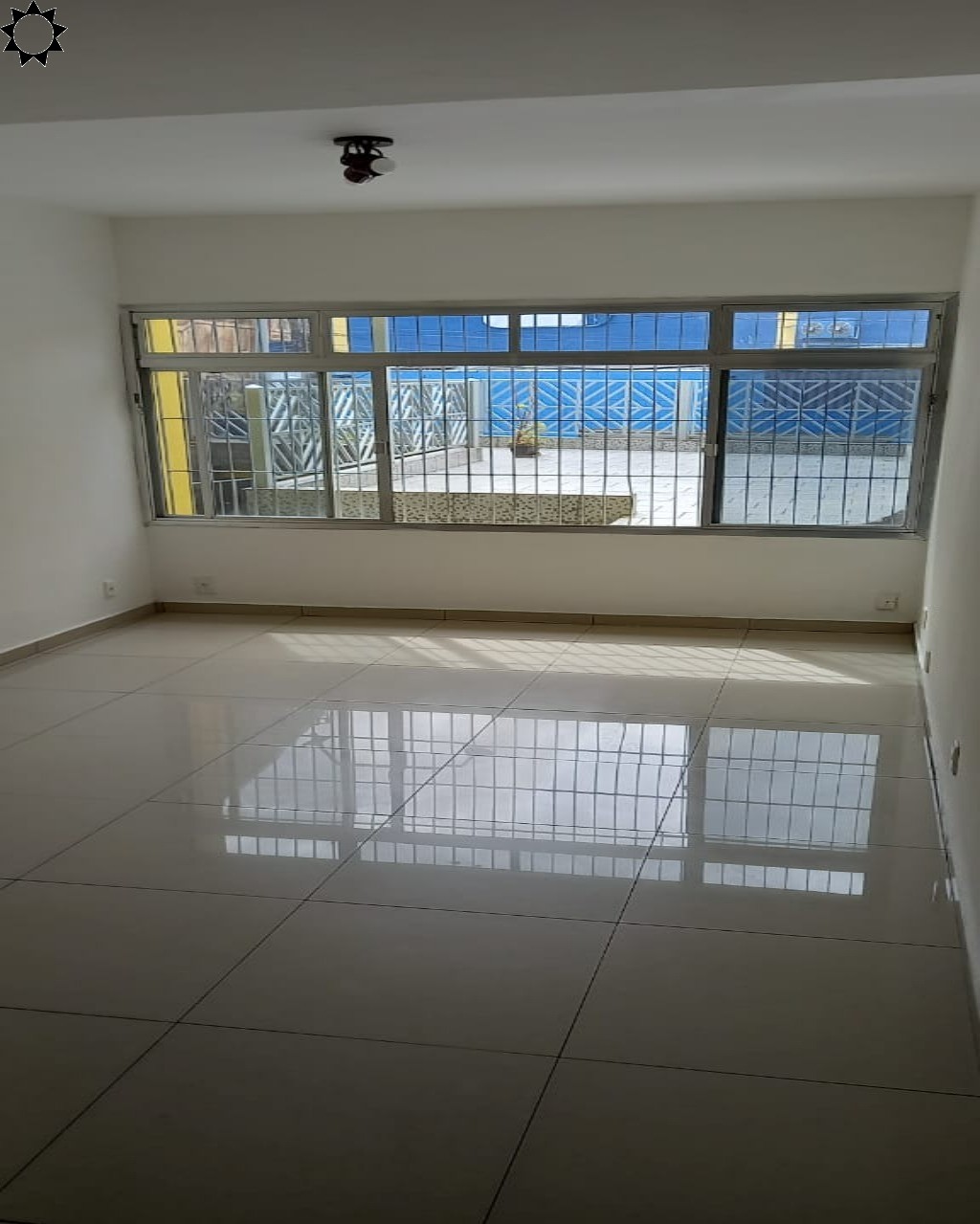 Casa à venda com 2 quartos, 166m² - Foto 1