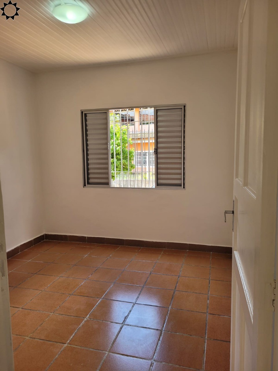 Casa à venda com 2 quartos, 250m² - Foto 1