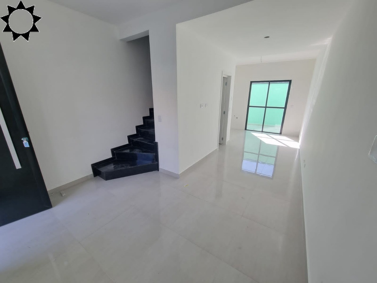 Casa à venda com 2 quartos, 62m² - Foto 1