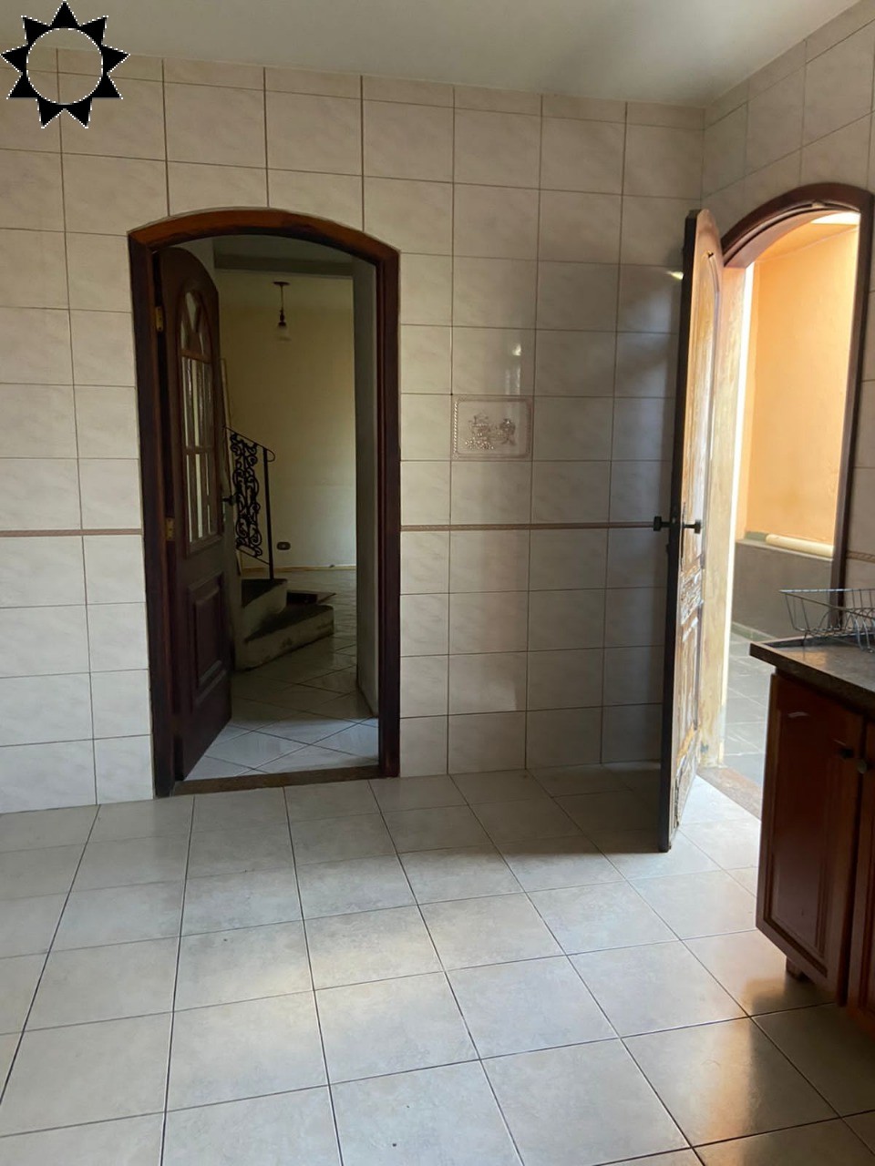 Casa à venda com 3 quartos, 90m² - Foto 1