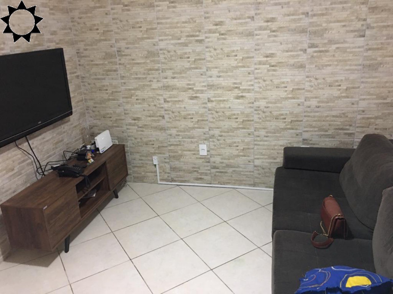 Casa à venda com 2 quartos, 77m² - Foto 1