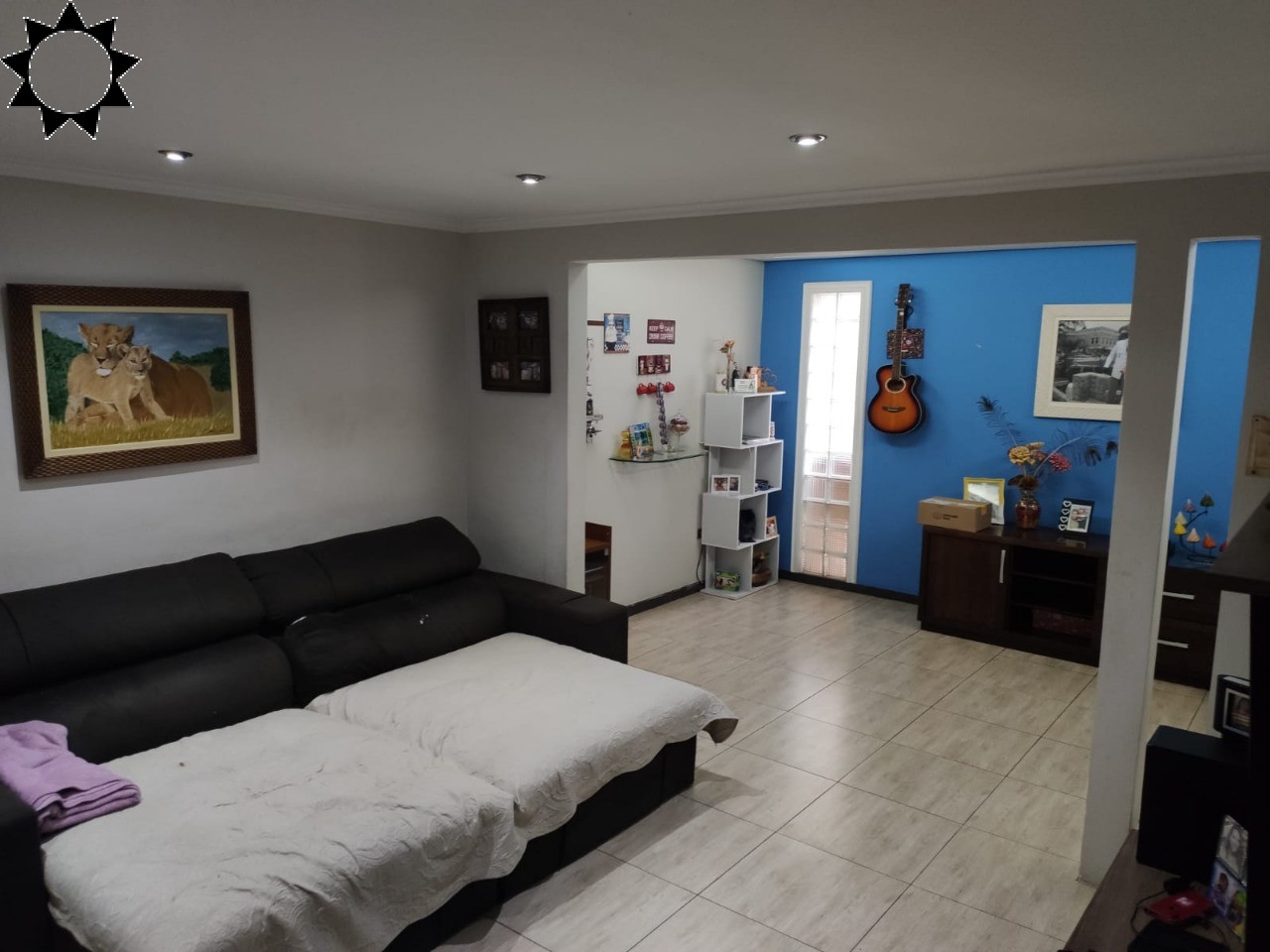 Casa à venda com 3 quartos, 251m² - Foto 1